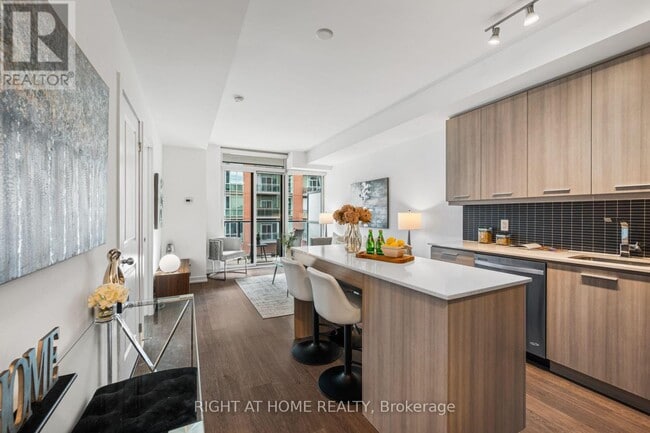 Photo - 105 George St Unit 312
