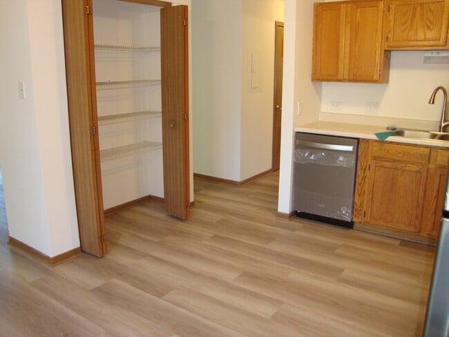 Photo - 295 Woodridge Cir Unit B