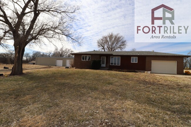 Photo - 1554-3325 3325 Ave