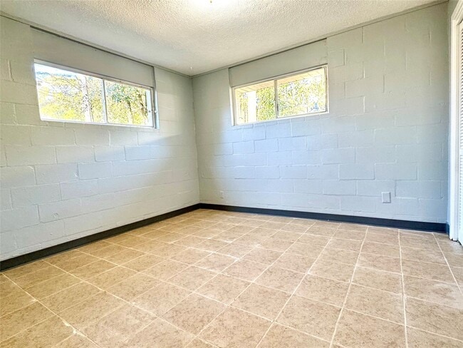 Photo - 425 E Park Dr