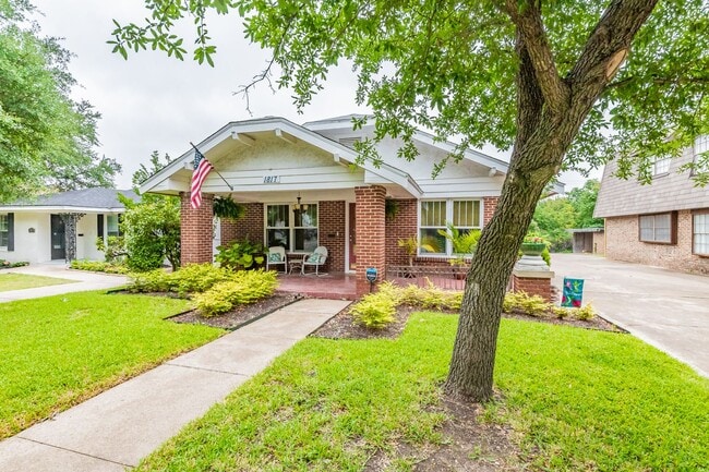 Photo - PRETTY, UPDATED AND CHARMING ARLINGTON HEI...