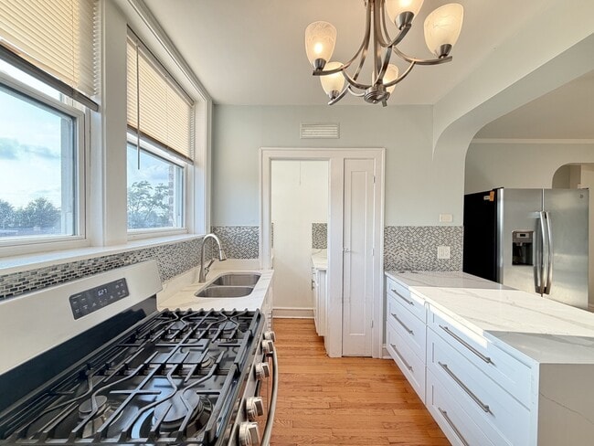 Photo - 2840 N Lockwood Ave Unit D4