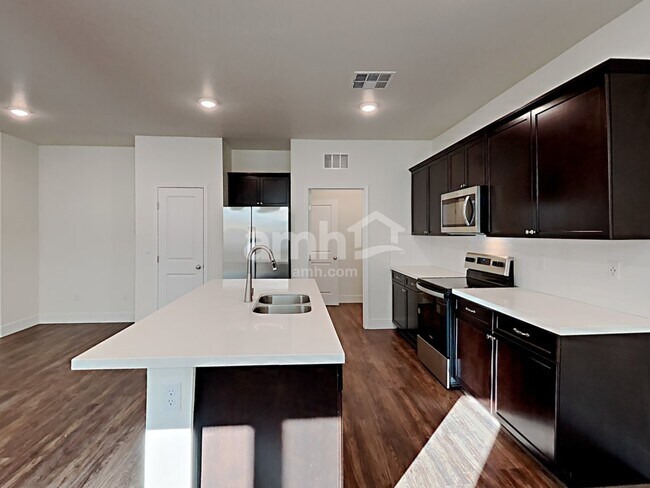 Photo - 6034 Schmidt St