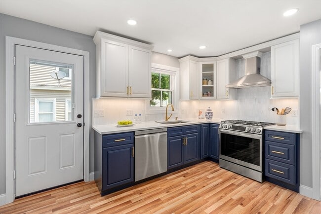 Photo - 16 Devens St