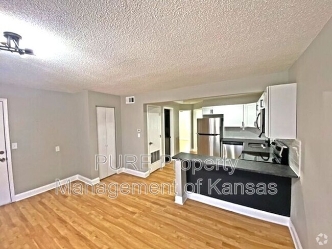 Building Photo - 1501 W 25th Ct Unit C8 Rental