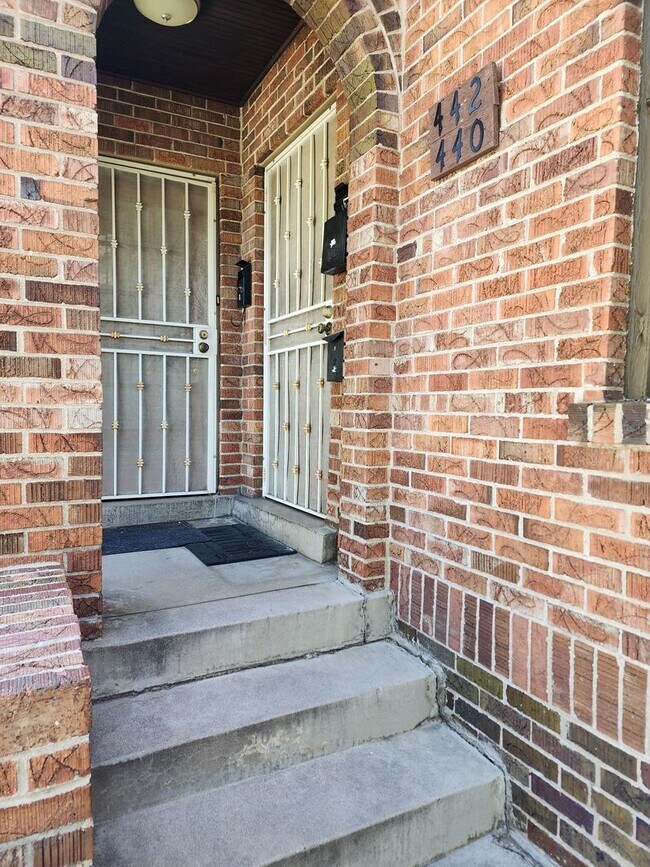 Photo - 440-442 Clarkson Unit 440