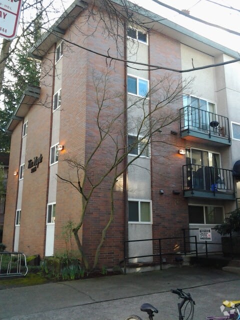 Building Photo - 5255 15th Ave NE Rental