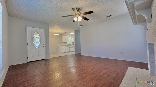 Building Photo - 725 Royal St Rental