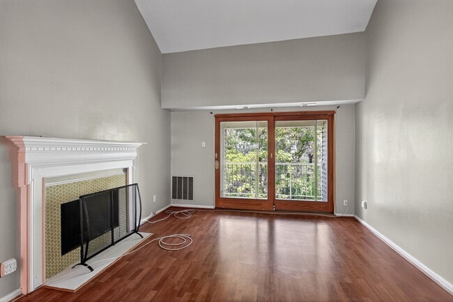 Photo - 15 Pickering Ct