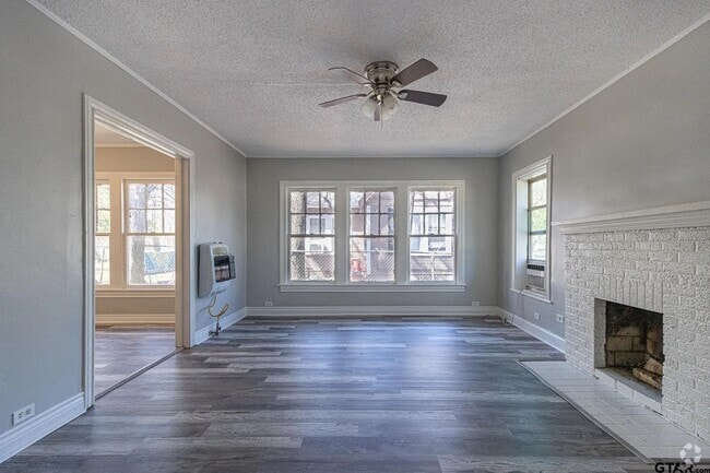 Building Photo - Charming 2 Bed, 1 Bath Home Near Downtown ...