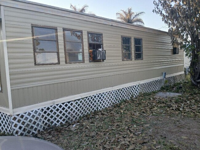 Photo - 1475 N Bridge St