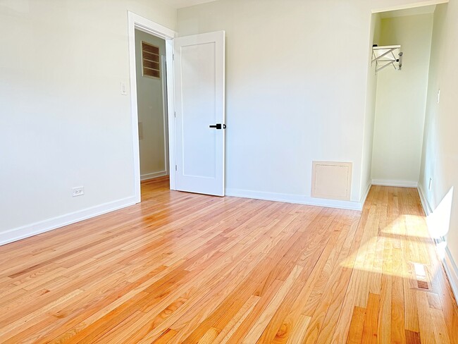 Photo - 2601 W Summerdale Ave