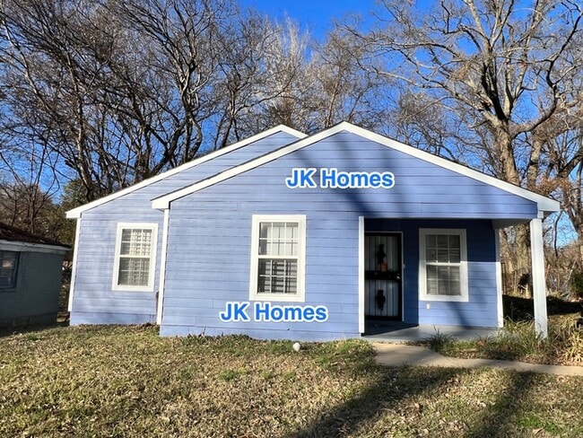 Building Photo - Huge 4 Bedroom Home For Rent