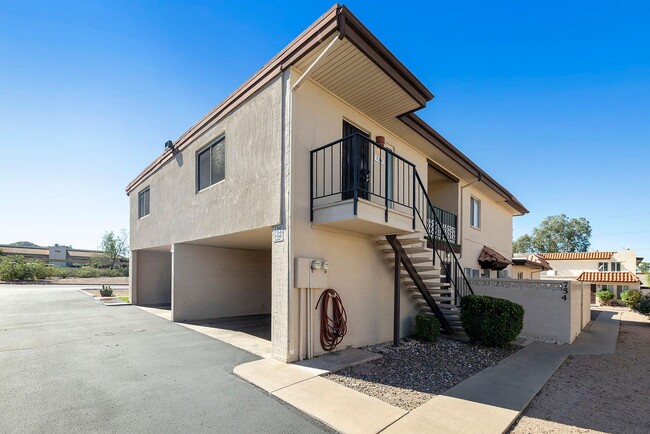 Building Photo - Moon Valley Townhouse at 7th and T-Bird!