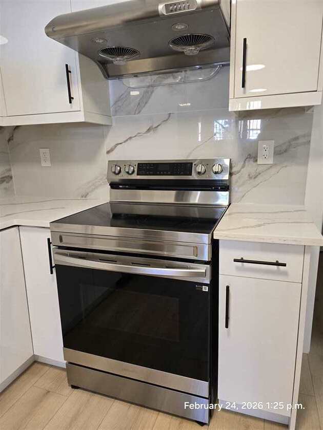 Photo - 15571 Victoria Ave