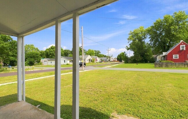 2424 W Elm St