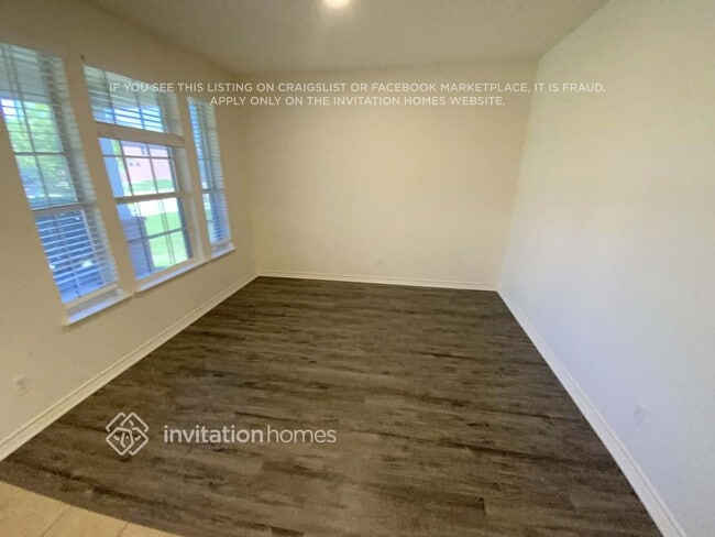 Photo - 700 Bur Oak Dr