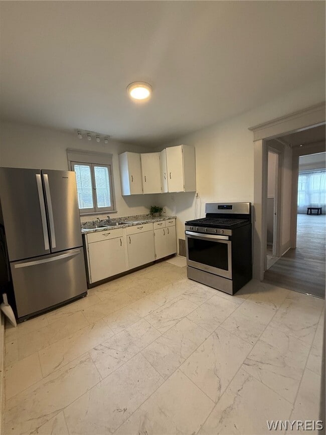 Photo - 61 Baxter St