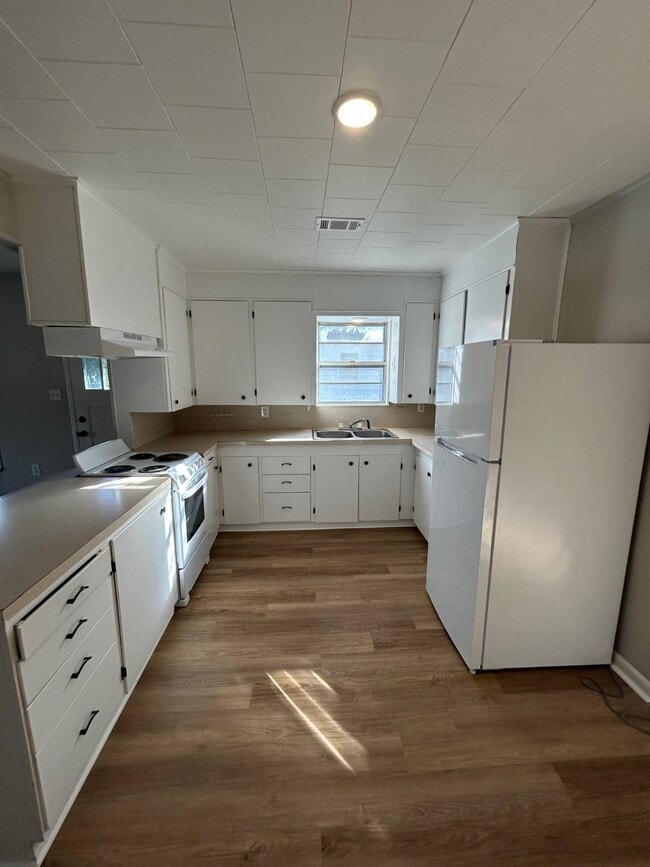 Photo - 815 W Main St