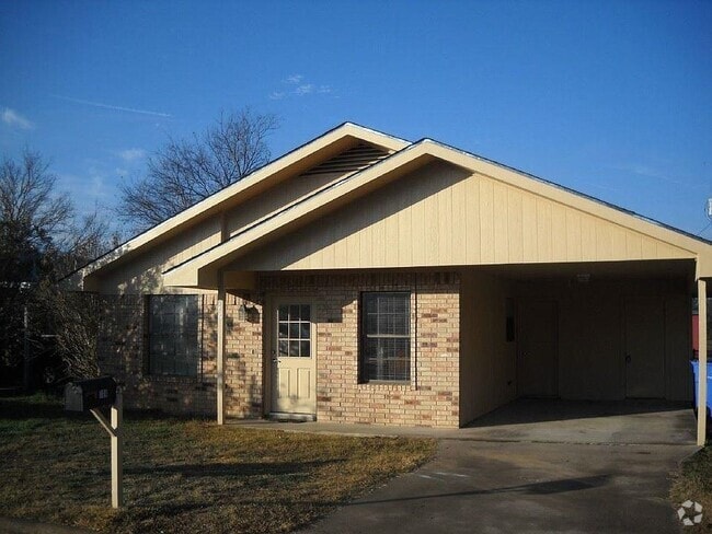 Building Photo - 704 N West St Rental