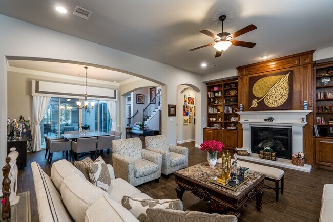 Photo - 10410 Southern Hawker