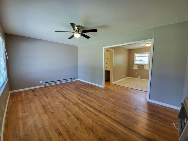 Photo - 2 bedroom 1 bath bungalow in Shawnee.