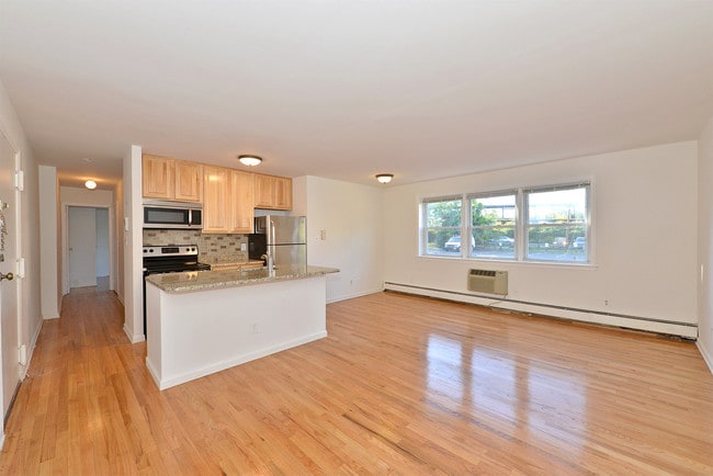 Photo - Chestnut Station