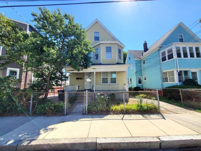 Building Photo - 32 Claremon St Unit 1