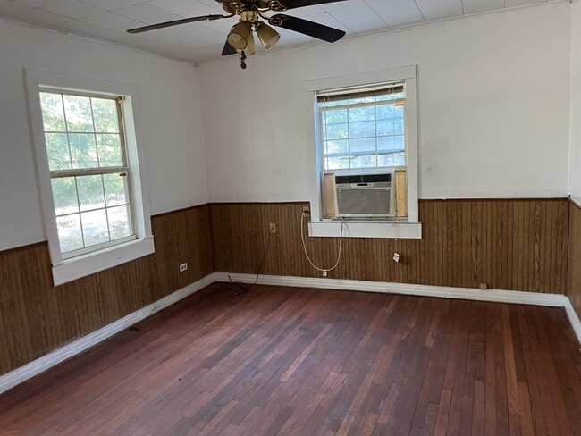 Photo - 1504 Earl St