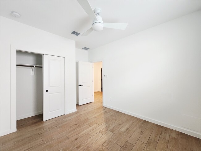 Photo - 8430 Bay Rdg Cir