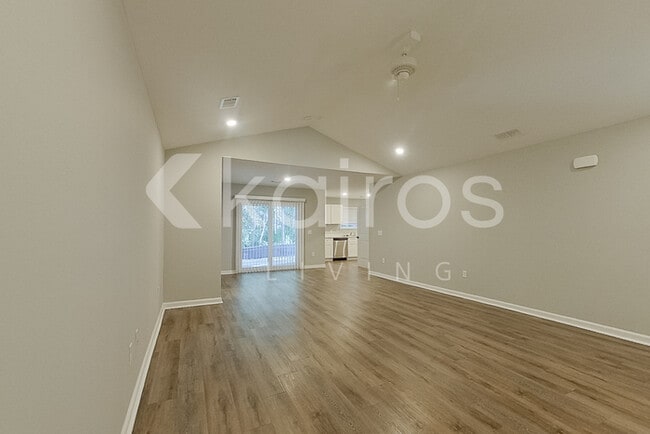 Photo - 121 Cottage Grove Rd