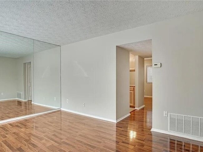 Photo - 28 Country Pl Ct