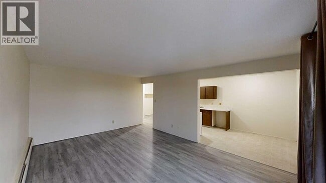 Photo - 10222-10105 105 Ave