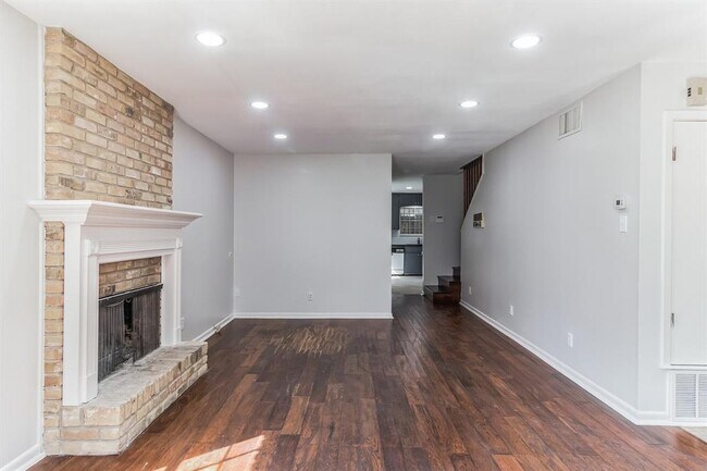 Photo - 1704 San Antonio St