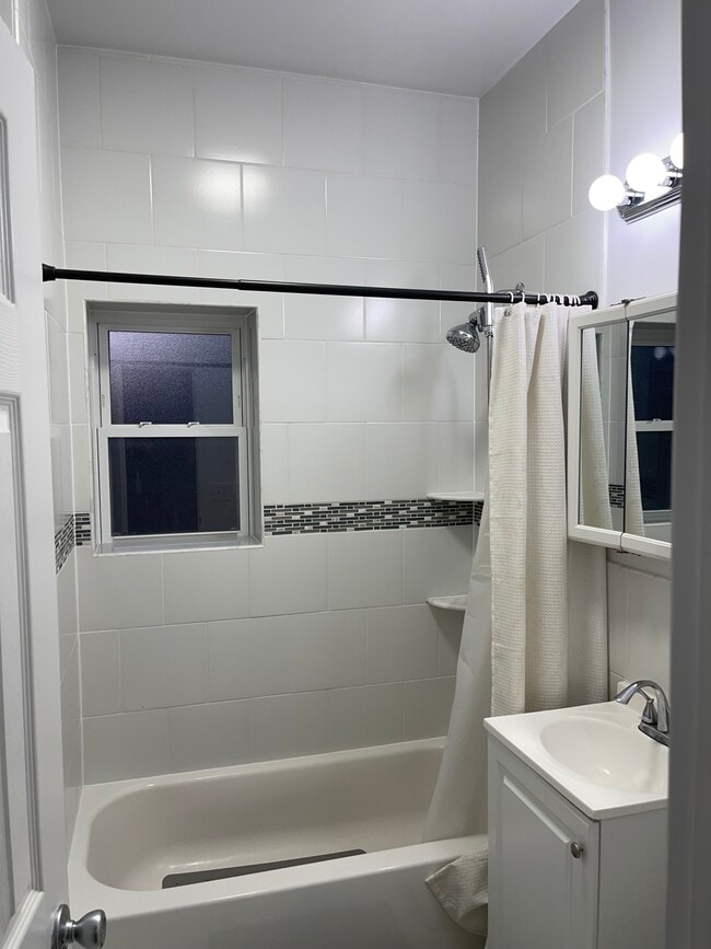 Building Photo - 288 2nd Ave W Unit 1B