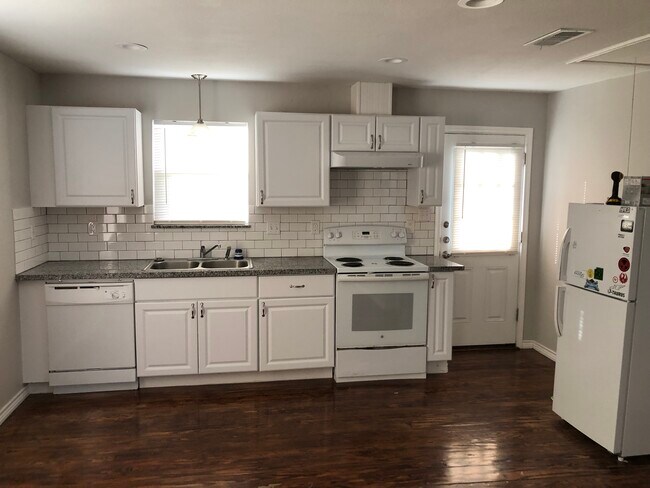 Photo - 603 Avenue B