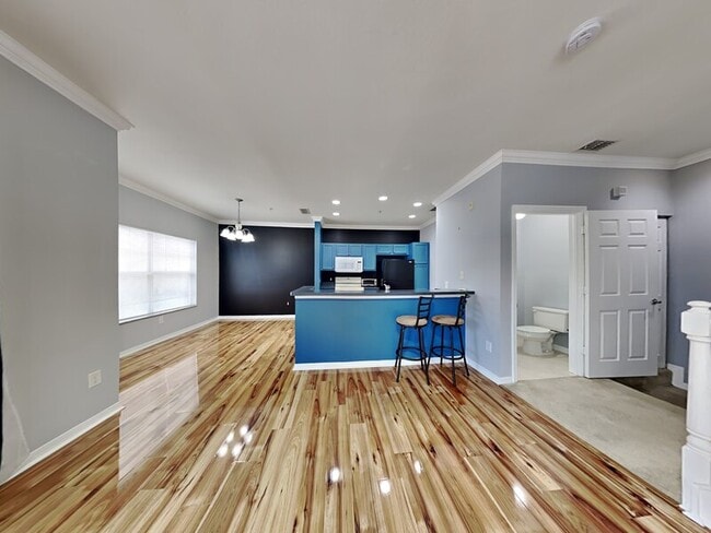 Photo - 2550 Grand Central Pkwy