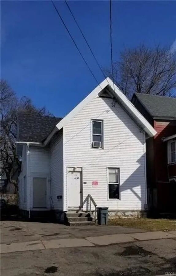 Photo - 508 Highland St Unit 2 - Front (Upstairs)