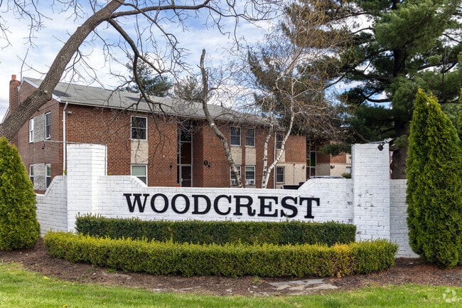 Sign - Woodcrest Village