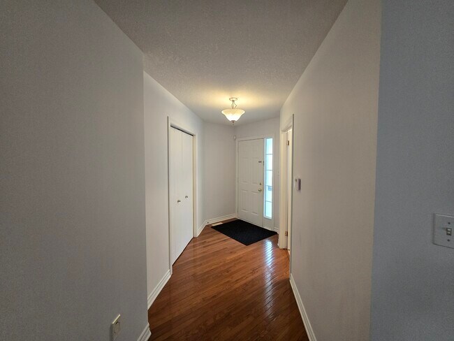 Photo - 863 Bushby Ct