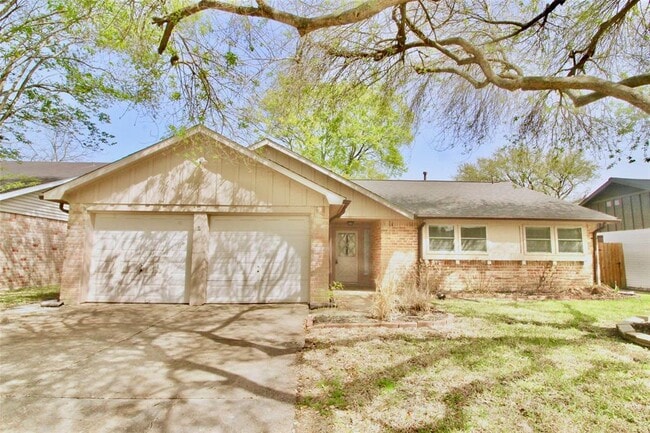 Photo - 13511 Brook Hollow Dr Casa