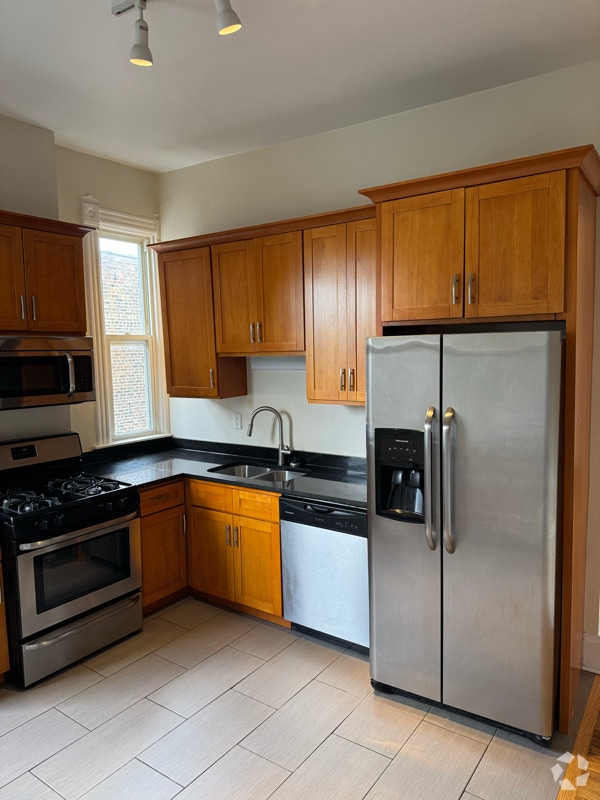 Building Photo - 1456 N Maplewood Ave Unit 3R Rental