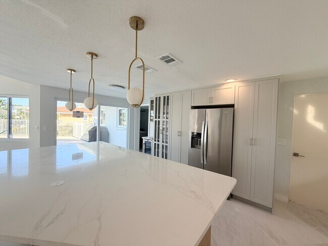 537 Outrigger Ln