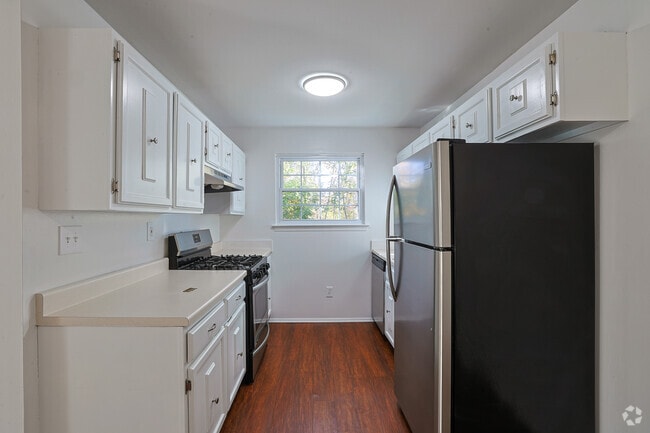 2BR, 1BA - 782SF - Kitchen