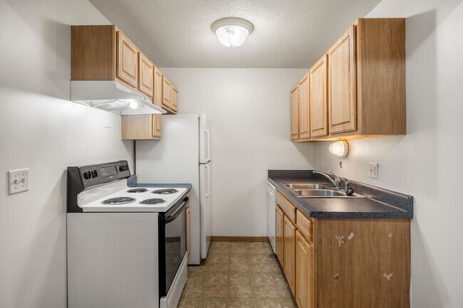 Clover Creek | Standard 2-Bedroom * - Clover Creek | Standard 2-Bedroom * Apartment Unit B-02