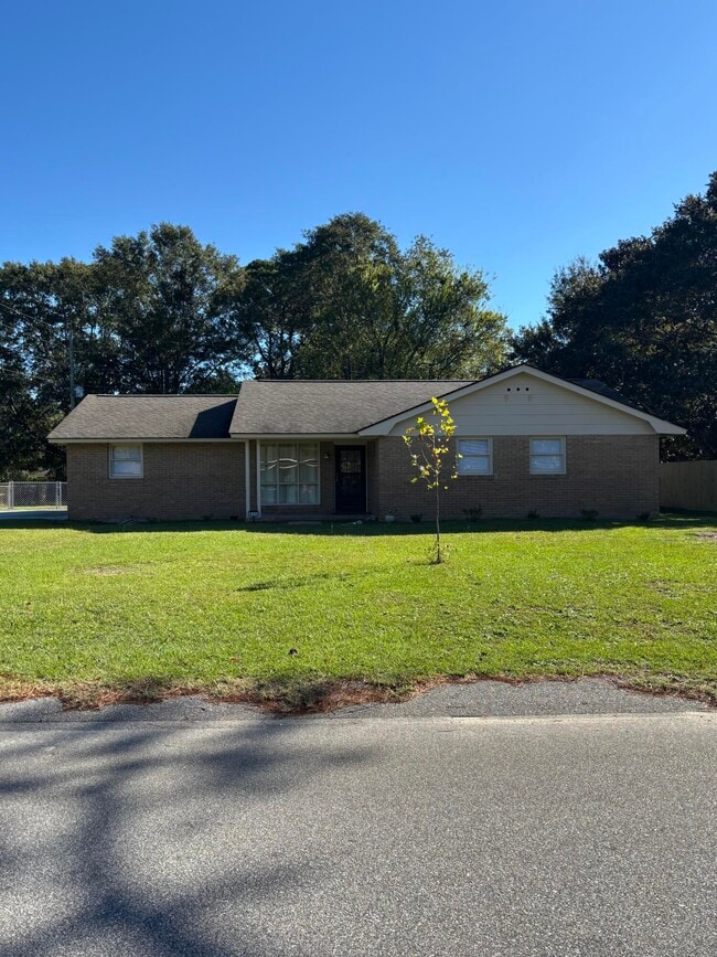 Photo - 855 Whatley St