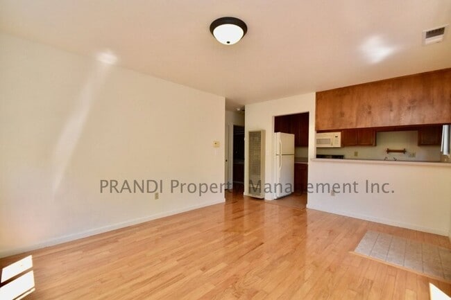 Photo - 18 Somerset Pl