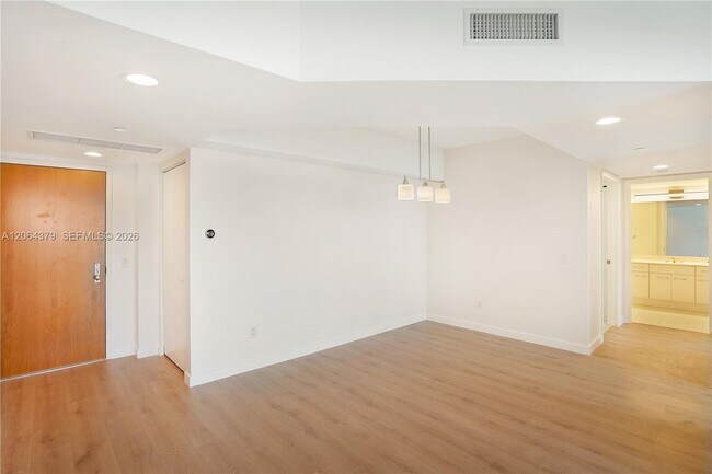 21205 Yacht Club Dr Unit 2604