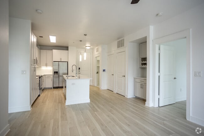 2BR, 2BA - 1,128SF- B3R - Kitchen