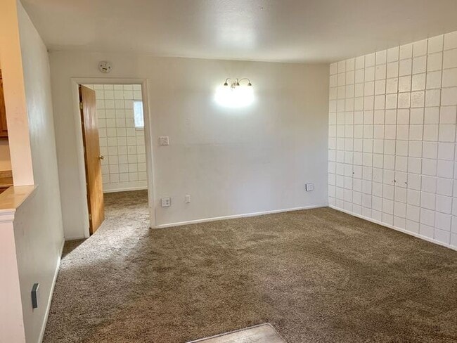 Photo - 1 Bed/1 Bath in Fort Collins. Across From City Park!!